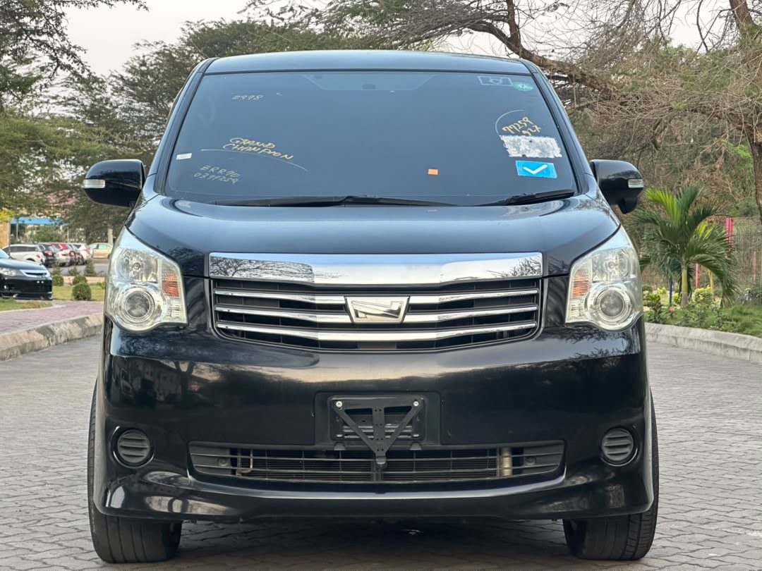 Toyota Noah new